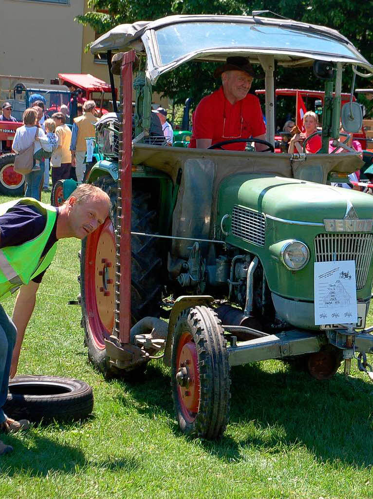 Etwa 230 Oldtimer-Traktoren und einige Autos und Motorroller glnzten am Sonntag, 18. Mai 2014, um die Wette.