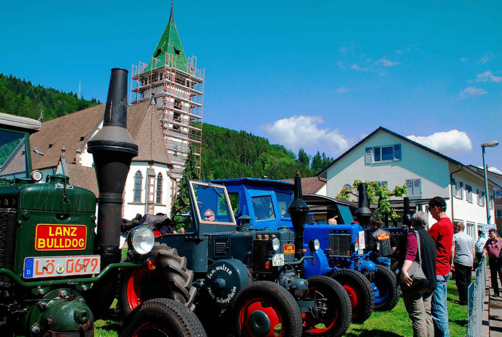 Etwa 230 Oldtimer-Traktoren und einige Autos und Motorroller glnzten am Sonntag, 18. Mai 2014, um die Wette.