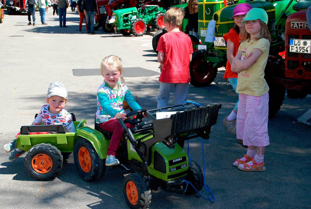 Etwa 230 Oldtimer-Traktoren und einige Autos und Motorroller glnzten am Sonntag, 18. Mai 2014, um die Wette.