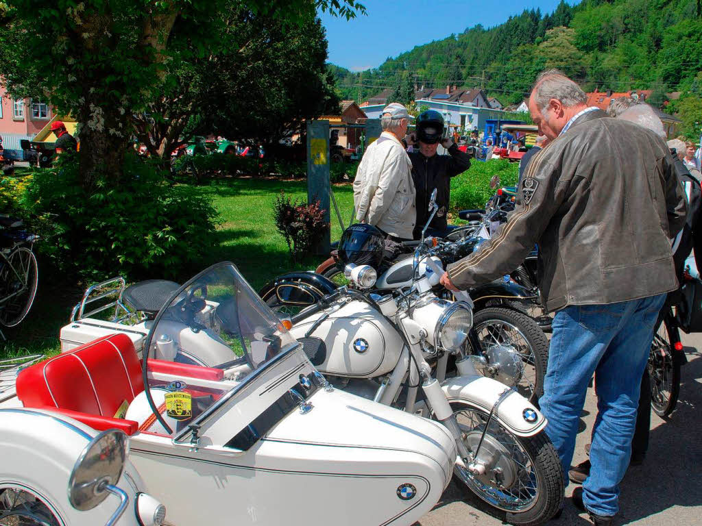 Etwa 230 Oldtimer-Traktoren und einige Autos und Motorroller glnzten am Sonntag, 18. Mai 2014, um die Wette.