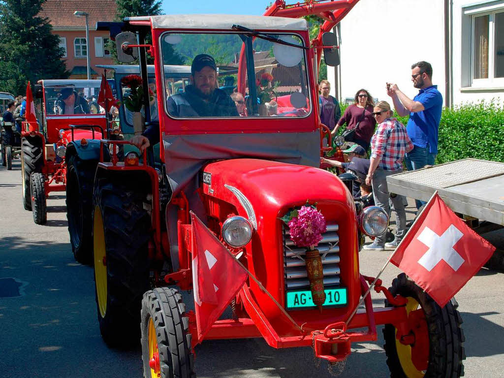 Etwa 230 Oldtimer-Traktoren und einige Autos und Motorroller glnzten am Sonntag, 18. Mai 2014, um die Wette.