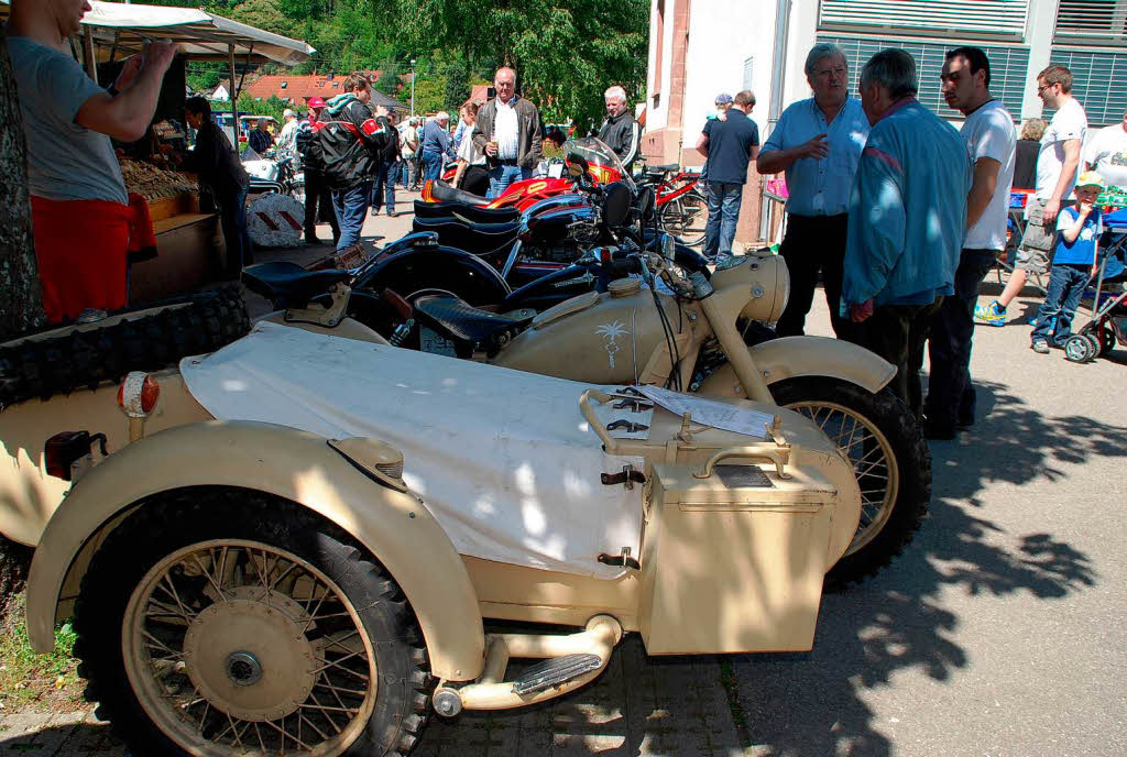 Etwa 230 Oldtimer-Traktoren und einige Autos und Motorroller glnzten am Sonntag, 18. Mai 2014, um die Wette.