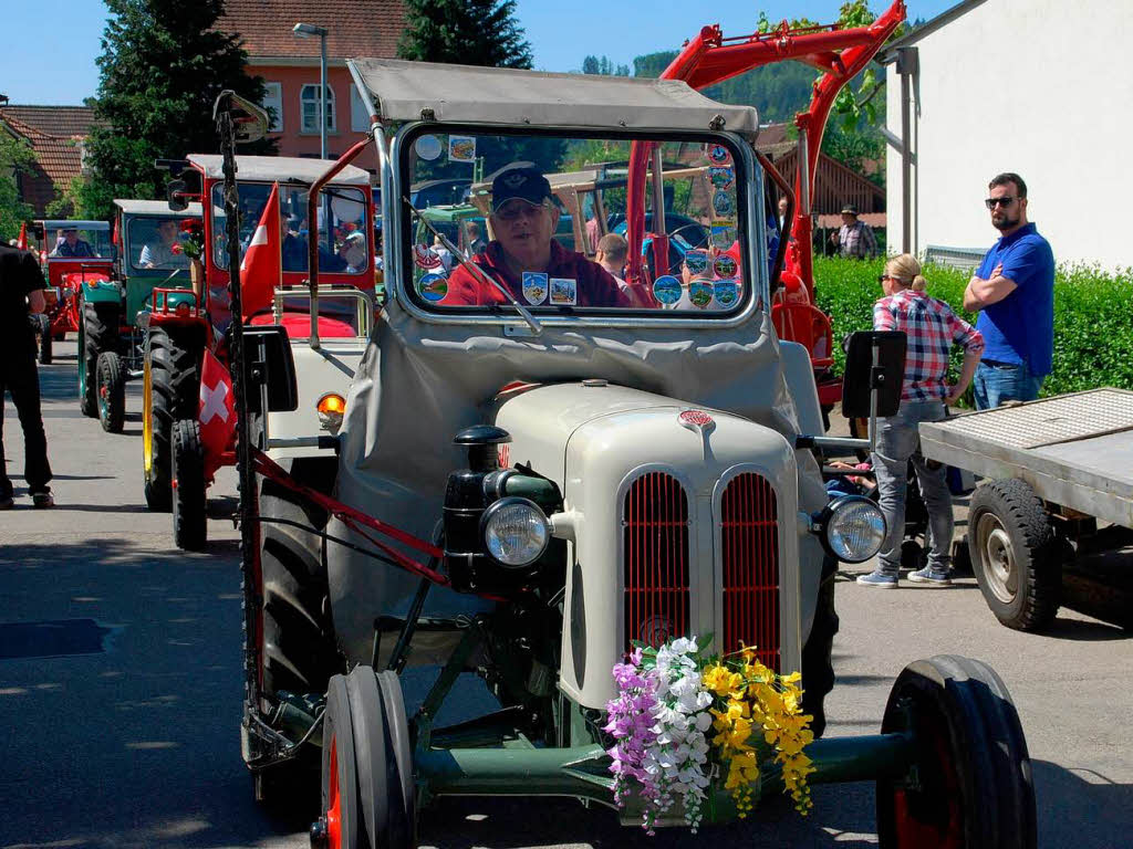 Etwa 230 Oldtimer-Traktoren und einige Autos und Motorroller glnzten am Sonntag, 18. Mai 2014, um die Wette.