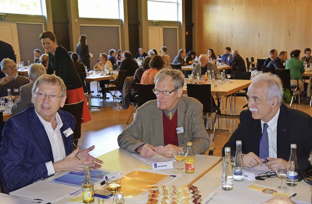 Auch Kehls neuer OB Toni Vetrano (rechts) diskutierte mit.   | Foto: kac