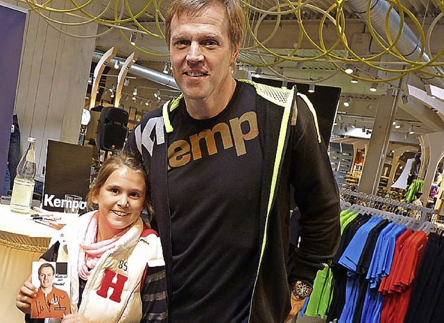 Handball-Bundestrainer Martin Heuberger mit  Chantal Eble (10) aus Friesenheim.   | Foto: Weizenecker