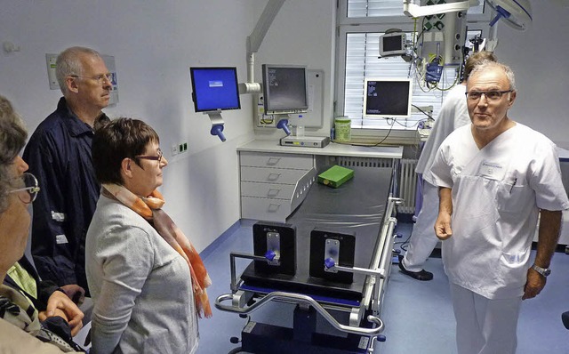 Ansthesie-Oberarzt  Josef Hansert  un...fhren Interessierte durchs Klinikum.   | Foto: CWE