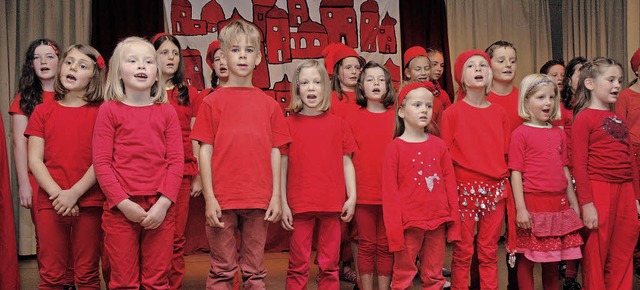 Fr den  Kinderchor Egringen waren die...tte vor groem Publikum ein Ereignis.   | Foto: Regine Ounas-Krusel