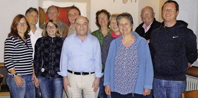 Das Bild zeigt elf der zwlf Grndungs...ich, Reiner Bauer und Markus Schwarz.   | Foto: Lokale Agenda-gruppe