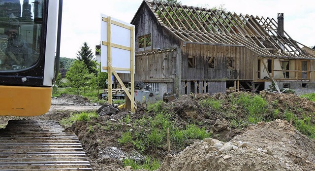 Der historische Gretherhof, die ehemal... Holz wird teilweise weiterverwertet.   | Foto: Hans-Jrgen Hege