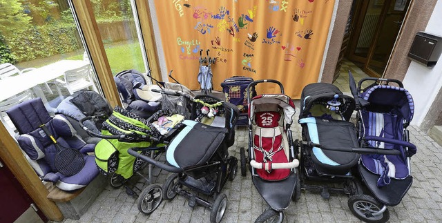 Kinderwagen gehren im Foyer im Haus des Lebens zum festen Inventar.  | Foto: Fotos: Ingo Schneider
