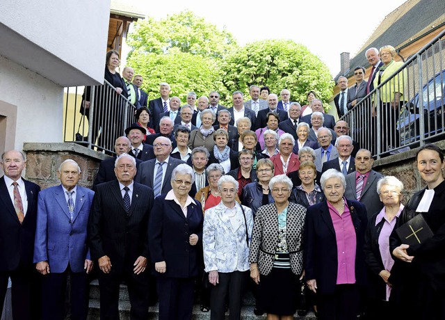 Knigschaffhausen.  Konfirmation in K... rechts Pfarrerin Frau Dr. Julia Mack.  | Foto: Roland Vitt