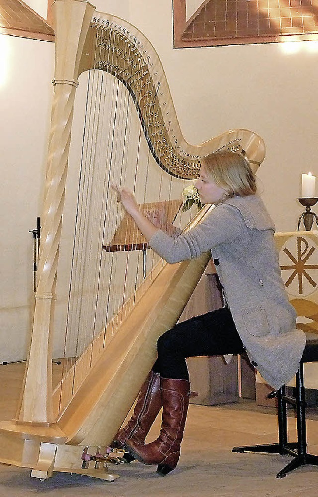 In der Bergkirche: Barbara Gasteiger an der Harfe.  | Foto: Kalrernst Lauffer