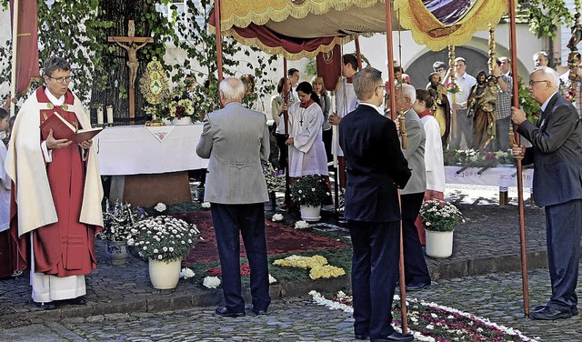 Die Burkheimer Kirchengemeinde erinner...atron Pankratius mit einer Prozession.  | Foto: herbert trogus