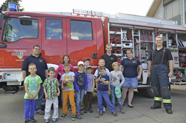 Zehn Kinder waren beim Informationsabend der Feuerwehr Schwrstadt dabei.   | Foto: Martin Eckert