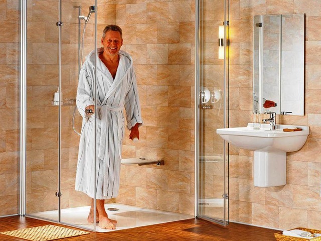 Duschen wird bequemer mit einer Sitzm...keit und einem Einstieg ohne Schwelle.  | Foto: usage Germany only, Verwendung nur in Deutschland
