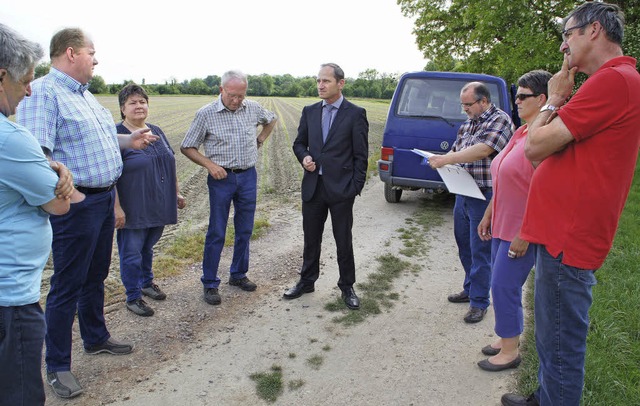 Landwirtschaftsausschuss unterwegs: De...s Ausschusses unter die Lupe genommen.  | Foto: Ilona Hge