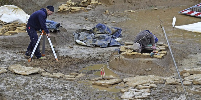 Noch bis Ende Mai dauern die Ausgrabungen auf Pfaffenweilers Schneckenacker.   | Foto: Anne Freyer/Tanja Bury