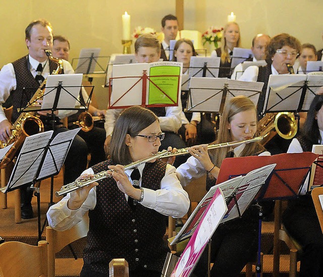 Die Zuhrer dankten der Kapelle fr ih...m Kirchenkonzert mit groem Applaus.    | Foto: Wolfgang Knstle