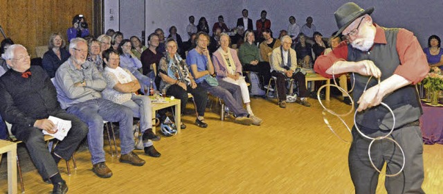 Bei der ersten Kulturbhne hie es auc... Ganz links Moderator Bernhard Schwr.  | Foto: Michael Bamberger
