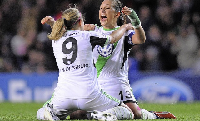 Anna Blasse  und Nadine Kessler (recht...egen  Lyon im Finale 2013 in  London.   | Foto: dpa