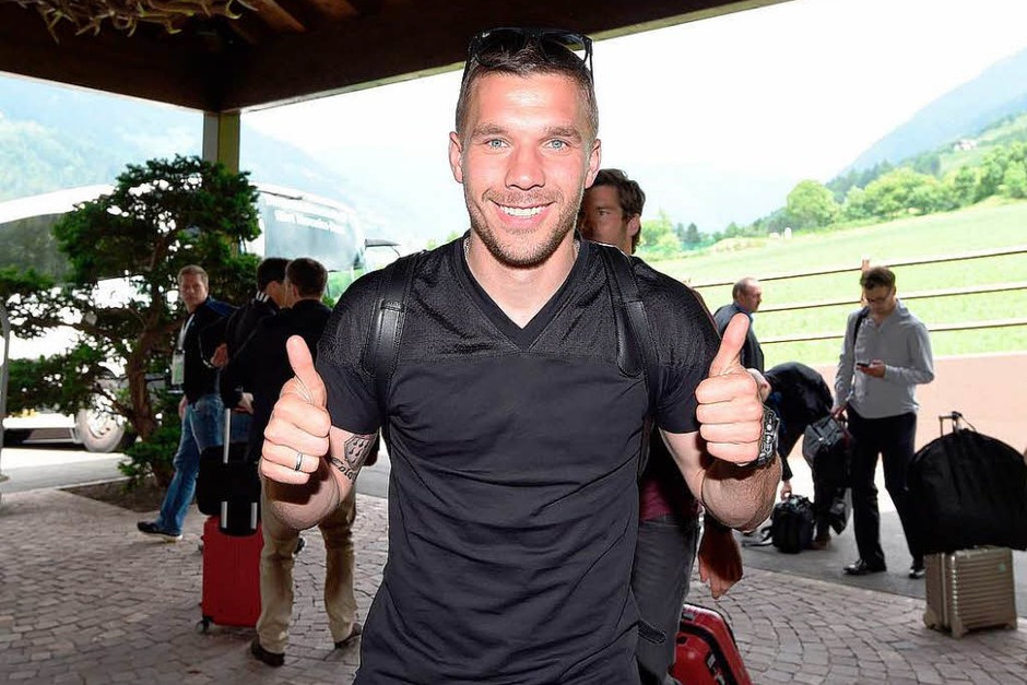 Daumen hoch: Lukas Podolski ist begeistert. (Foto: dpa) Daumen hoch: Lukas Podolski ist begeistert. (Foto: dpa)
