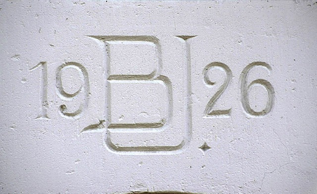Die Initialen am Haus in der Alten Bahnhofstraße stehen für Berthold Ullmann. | Foto: C. Kramberg Die Initialen am Haus in der Alten Bahnhofstraße stehen für Berthold Ullmann. | Foto: C. Kramberg