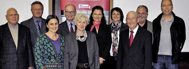 Der Vorstand des Trgervereins der Soz...Franziska Hummel (Vierte von rechts).   | Foto: Andrea Kurz