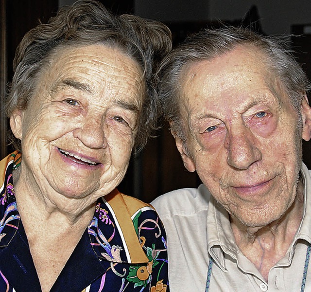 70 Jahre verheiratet sind Hildegard und Heinz Biertmpel.   | Foto: Sedlak