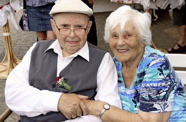 Alois und Elfriede Schneider  sind seit 65 Jahren verheiratet.   | Foto: Janzer