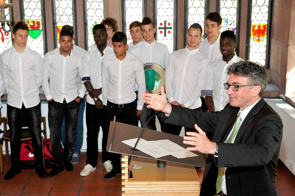 Die Stadt Freiburg empfngt die A-Junioren des SC Freiburg, die bereits zum fnften Mal den DFB-Vereinspokal gewonnen haben.
