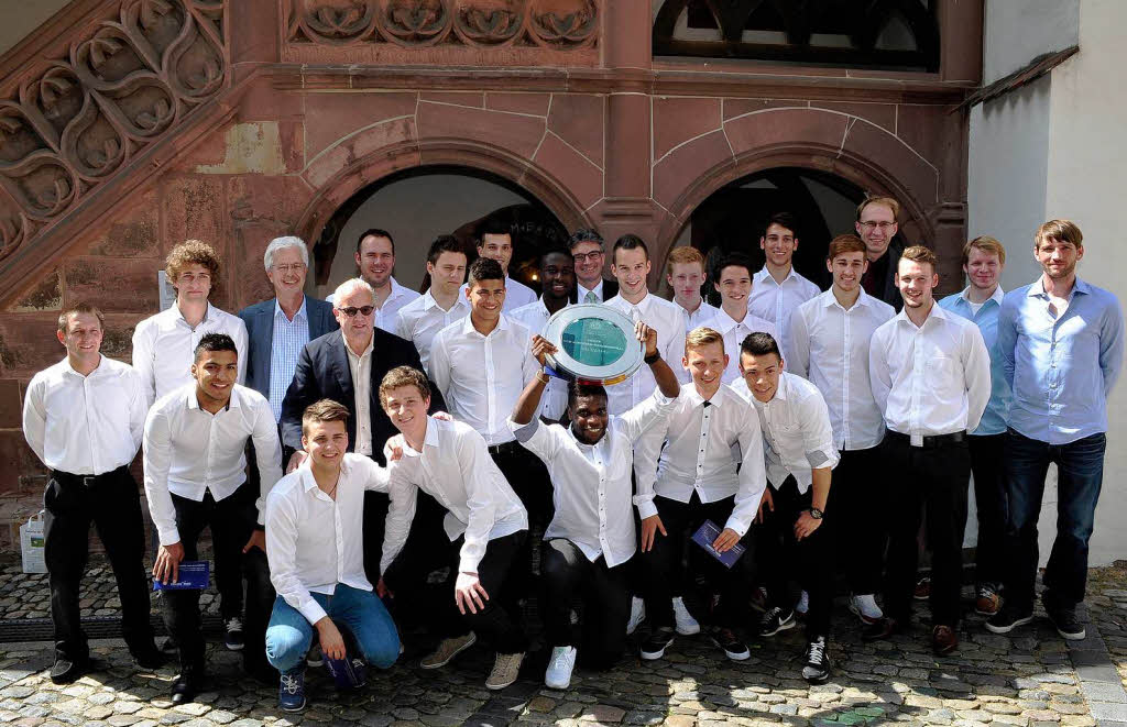 Die Stadt Freiburg empfngt die A-Junioren des SC Freiburg, die bereits zum fnften Mal den DFB-Vereinspokal gewonnen haben.