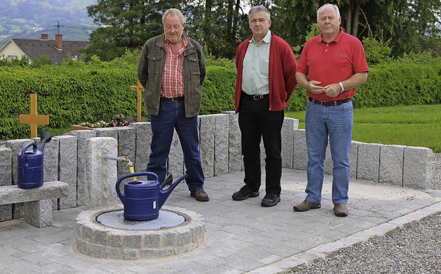 Der Frderverein Aussegnungshalle und ...Bernd Wamer stellten das Projekt vor.  | Foto: Hans-Jrgen Hege