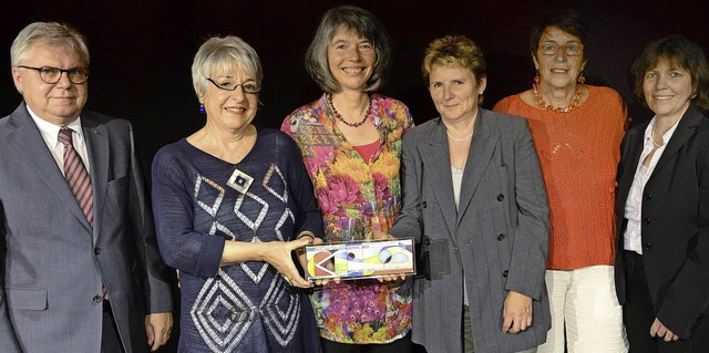 Bei der Preisvergabe (von links): Rein...l, Elisabeth Armbruster, Beya Stickel   | Foto: Schneider