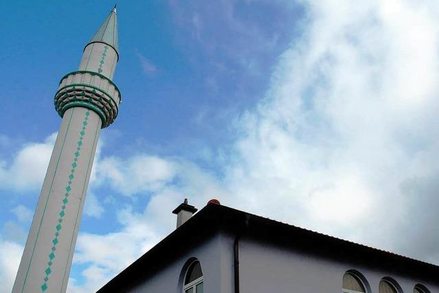 Steinwürfe auf Moschee: Gericht spricht Rechtsextremen frei