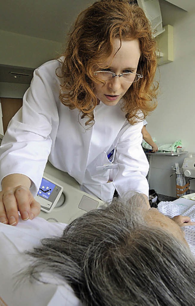 Eine rumnische Assistenzrztin in einer deutschen Klinik  | Foto: dpa