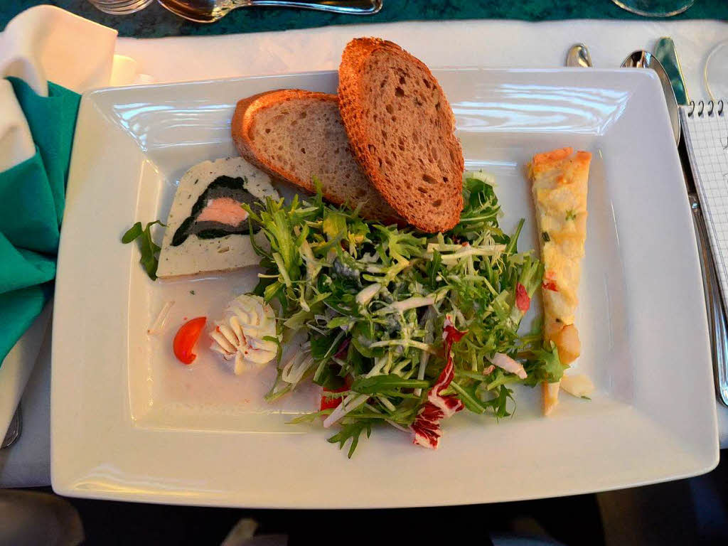 Frhlingssalat mit Spargel und Edelfischterrine