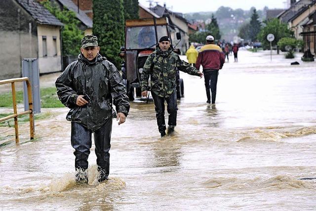 Drfer stehen unter Wasser