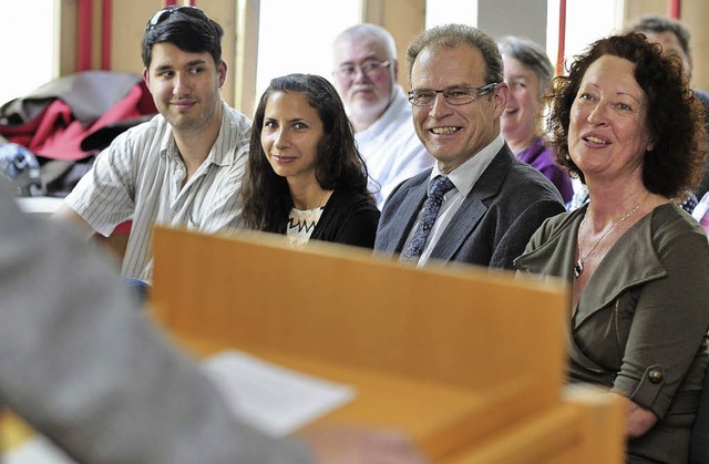 Hat gut lachen: Regina Erb-Schalk (rec...ann Adelbert Schalk und Sohn Dominik.   | Foto: bettina schaller