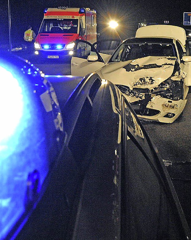 Schreckliche Szenen nach einem Unfall   | Foto: Patrick Seeger /DPA