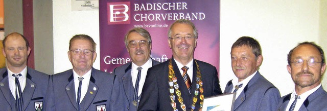 Vorstandsmitglied Stefan Wetzel, Ehren...r Vorsitzender Reinhard Winkler (v.l.)  | Foto: Verein