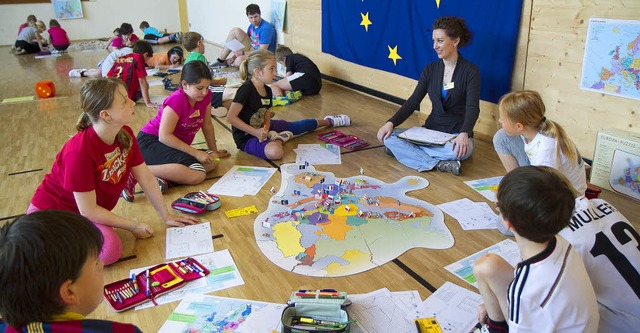 Europa zum Anfassen gab es bei einem Projekt in der Neunlindenschule.   | Foto: Daniel Fleig