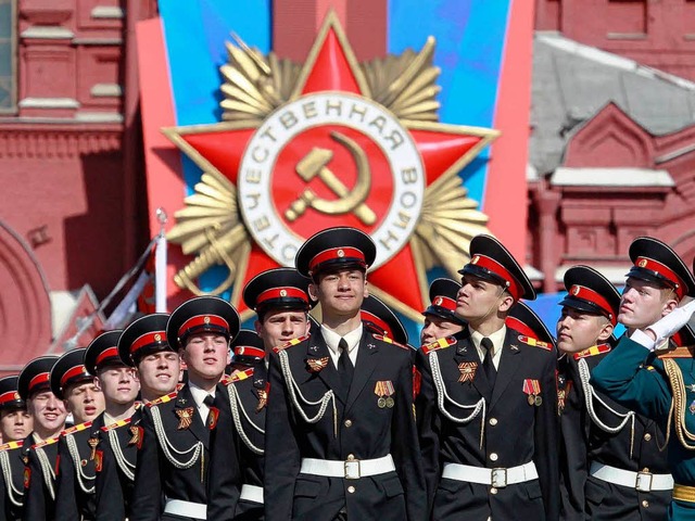 Machtbewusstes Russland: Militrparade...stags des Siegs ber Nazi-Deutschland   | Foto: dpa/BZ