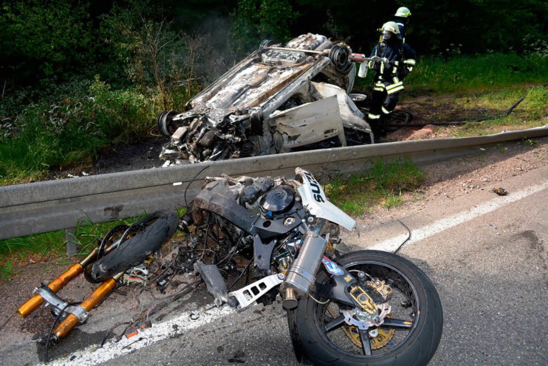 Zwei Tote, zwei Schwerverletzte: Das i...schweren Verkehrsunfalls auf der B317. 