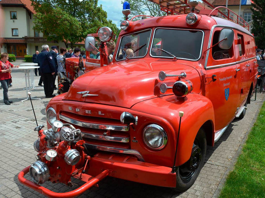 Schmuckes historisches Feuerwehrfahrzeug
