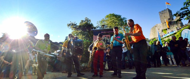 Mit der Sonne um die Wette strahlten M...2;Jazz auf der Burg&#8220; in Rtteln.  | Foto: Barbara Ruda