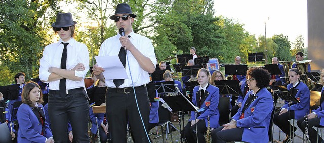 Na, wer kennt diese beiden nicht? Der ...Openair-Konzert so manchen Klassiker.   | Foto: Dagmar Barber