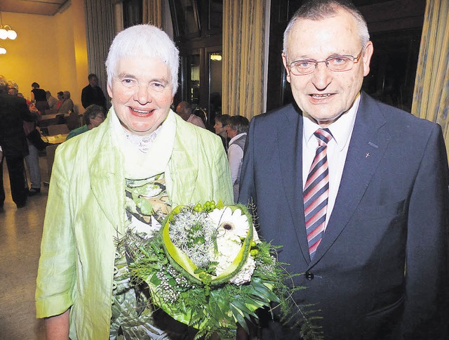 Hohberg sagte Pfarrer Bernhard Pfaff u...terin Elisabeth Ngele Danke und Ade.   | Foto: frank leonhardt