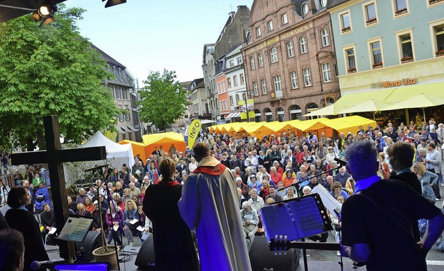 Kirchentag mitten in der Stadt ; hier beim Auftakt.  | Foto: Nikolaus Trenz