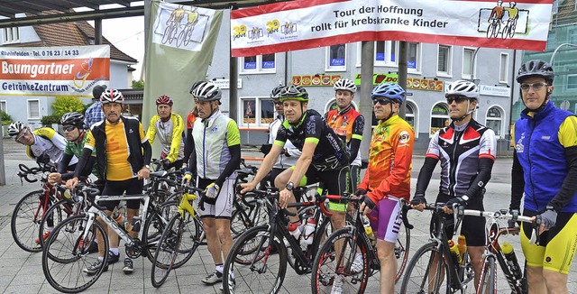 Radeln fr den guten Zweck: Zum vierte... traten Fahrer am Oberrheinplatz  an.   | Foto: Chris Rtschlin