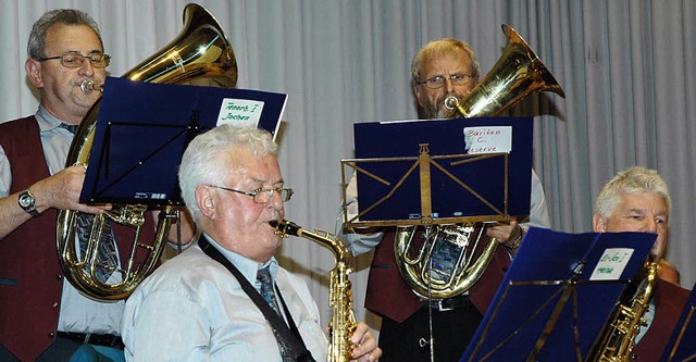 Der Eisenbahner Musikverein erfreute b...fltig ausgesuchten flotten Melodien.   | Foto: OUNAS-KRUSEL